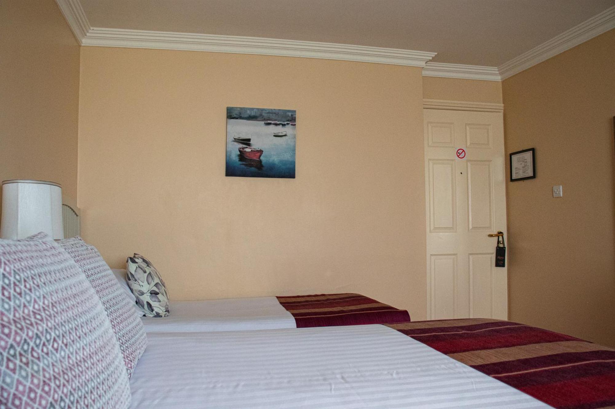 The Moorings Hotel & Seafood Restaurant بورماغي المظهر الخارجي الصورة